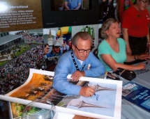 jockey_ron_turcotte_signing_prints